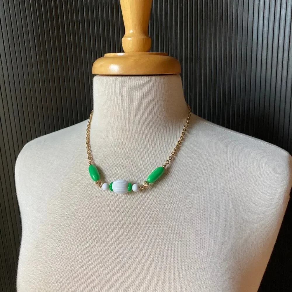 VTG Avon green and white gold tone necklace